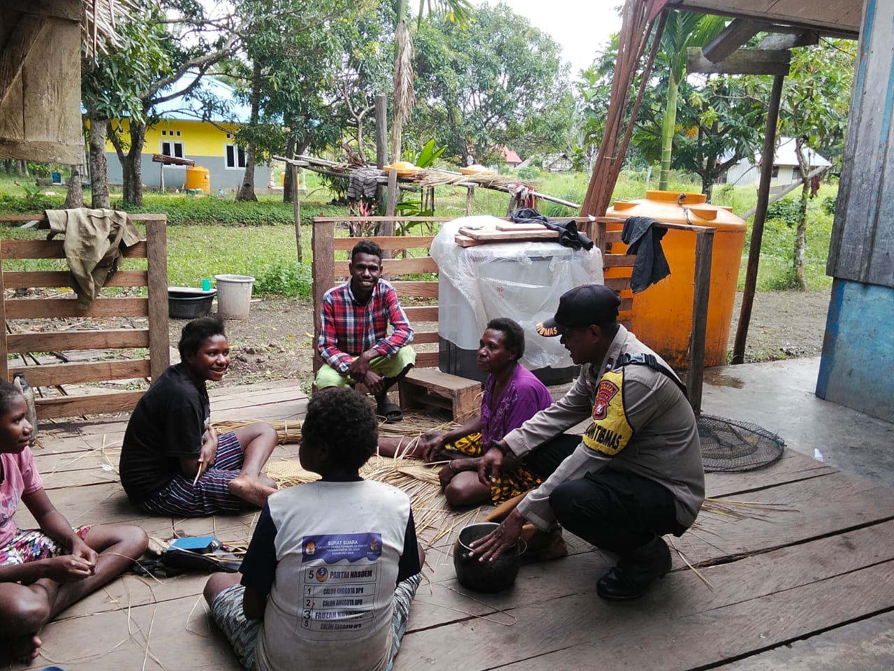 Bhabinkamtibmas Polsek Kimaam Gencar Laksanakan Program Door to Door System