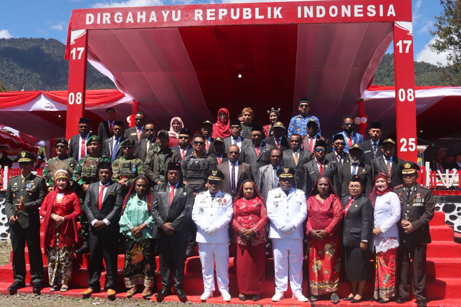 Kapolres Puncak Jaya Ikuti Upacara Bendera dalam rangka Memperingati Hari Kemerdekaan Republik Indonesia Ke-80