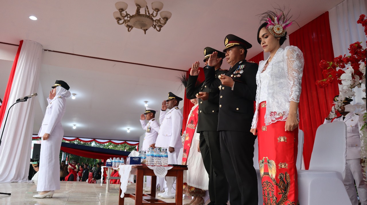 Kapolres Sarmi Hadiri Upacara Penurunan Bendera HUT ke-80 RI di Lapangan Diklat