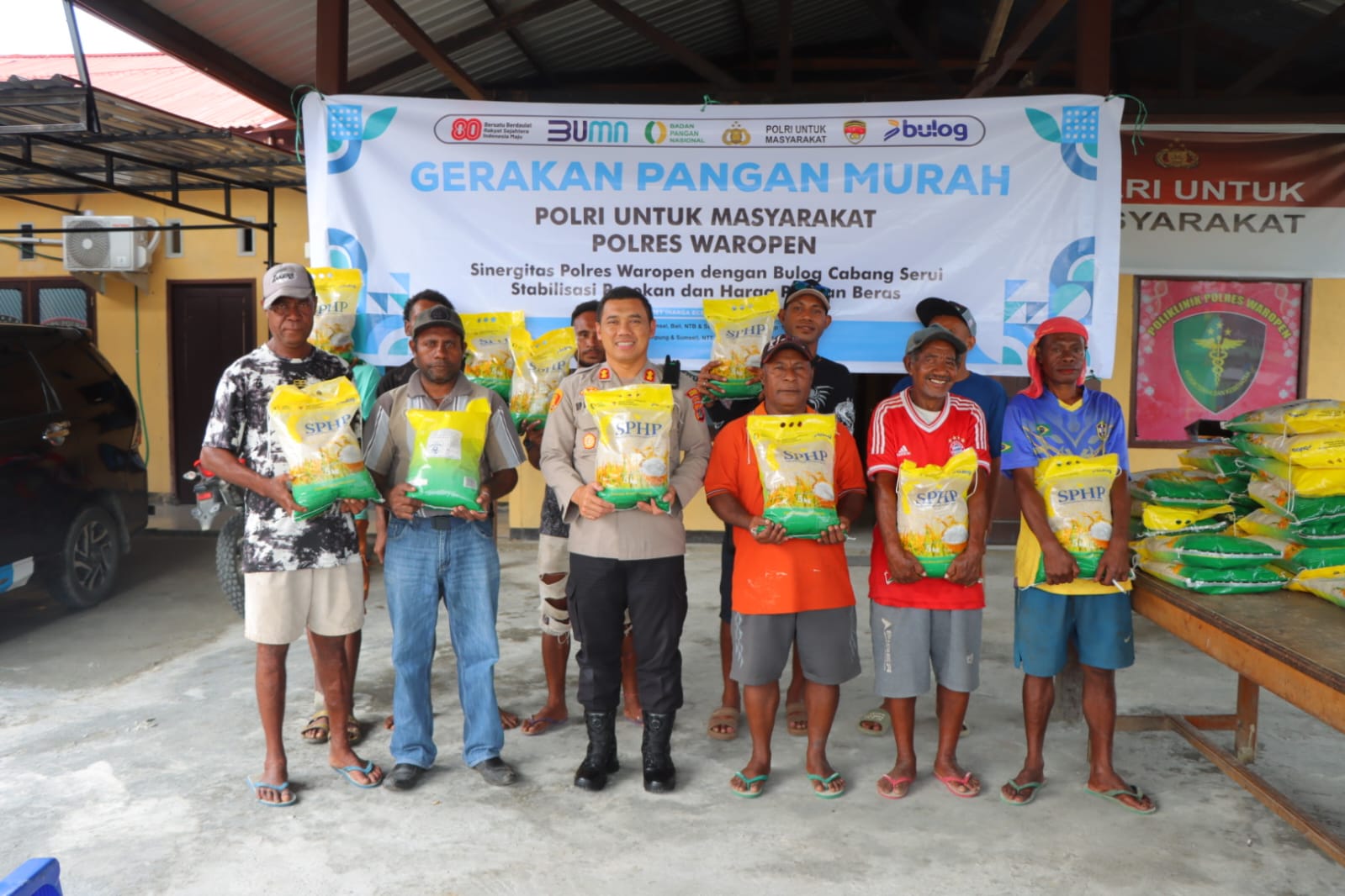 Gerakan Pangan Murah, Polres Waropen dan Bulog Cabang Serui Salurkan 2 Ton Beras SPHP