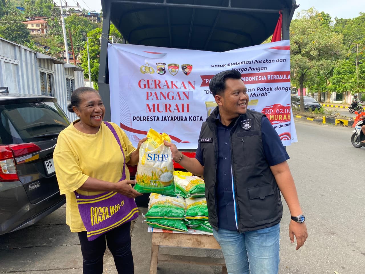 Satgas Pangan Polresta Gelar Gerakan Pangan Murah, Salurkan Beras SPHP Kepada Masyarakat