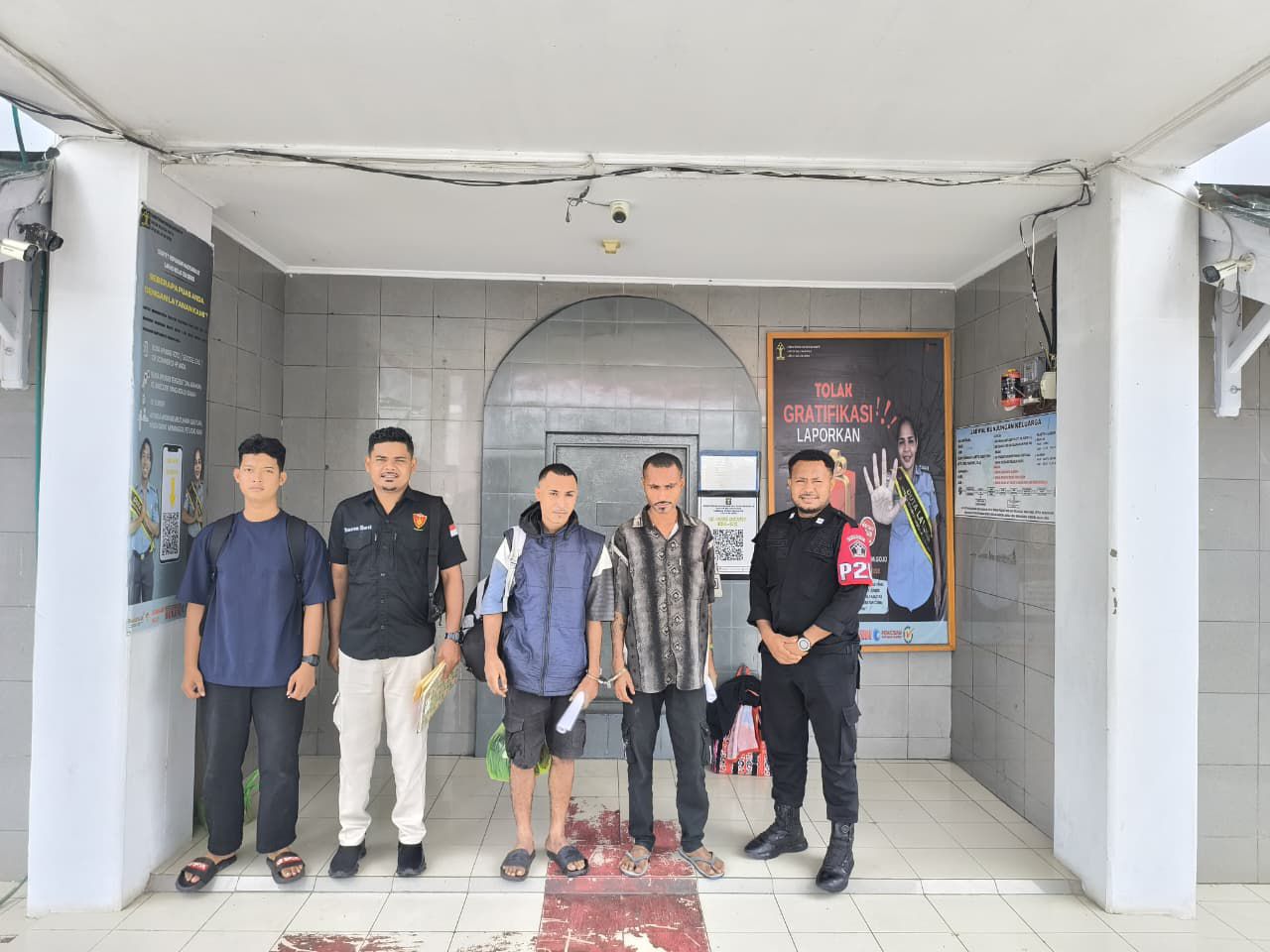 Tahap II, Polres Waropen Serahkan Tersangka Penikaman ke Kejaksaan.