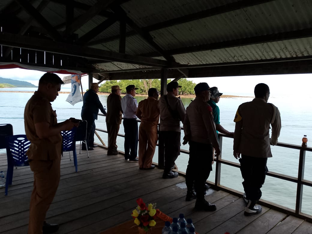 Polsek Supiori Selatan Laksanakan Pengamanan Lomba Balap Johnson Dalam Rangka HUT RI Ke-80 Di Dermaga Korido