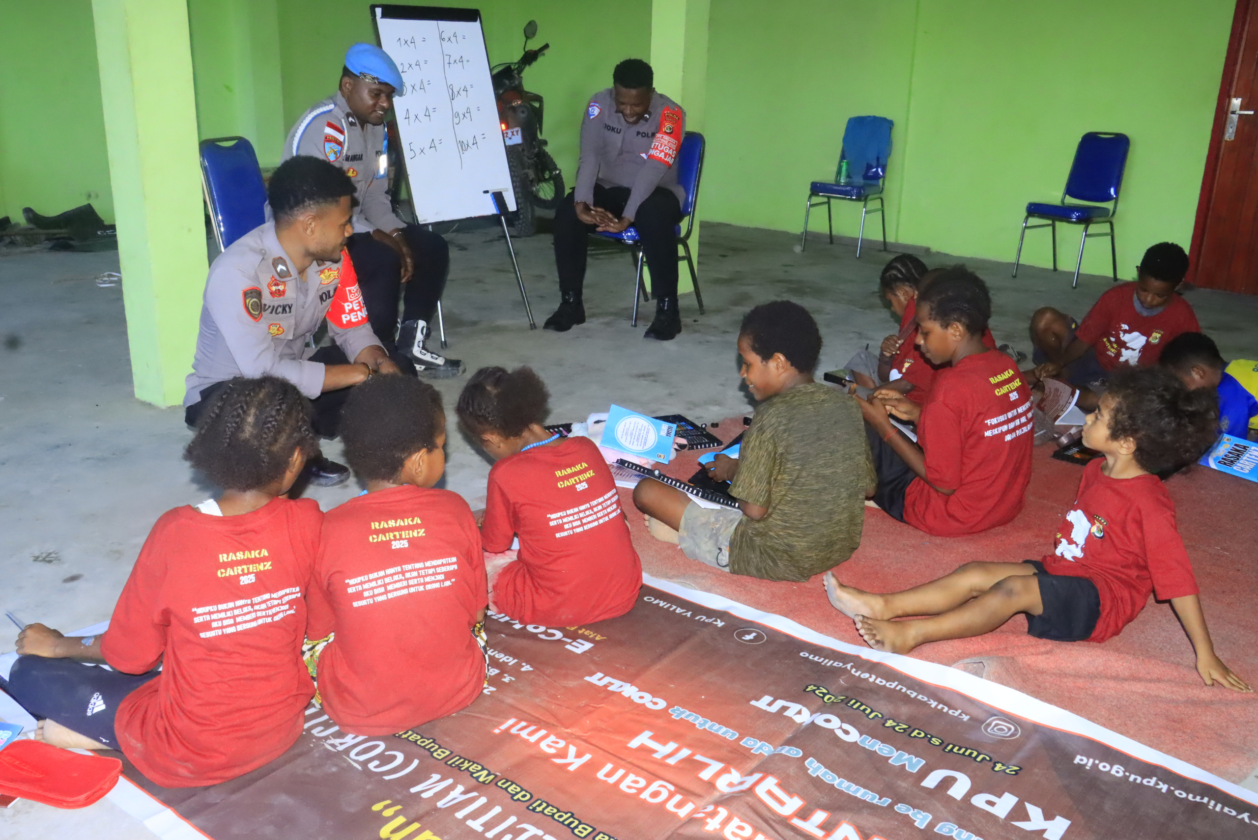 Sentuhan Edukasi Subsatgas Si-Ipar, Anak-anak di Distrik Elelim Belajar Menghitung dengan Ceria