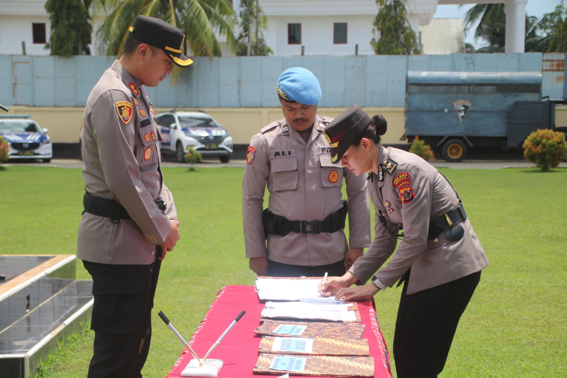 Kapolres Merauke Pimpin 6 Sertijab Wakapolres, Kabag SDM, Kasat Binmas, Kasat Polairud, Kasat Lantas dan Kapolsek Kimaam