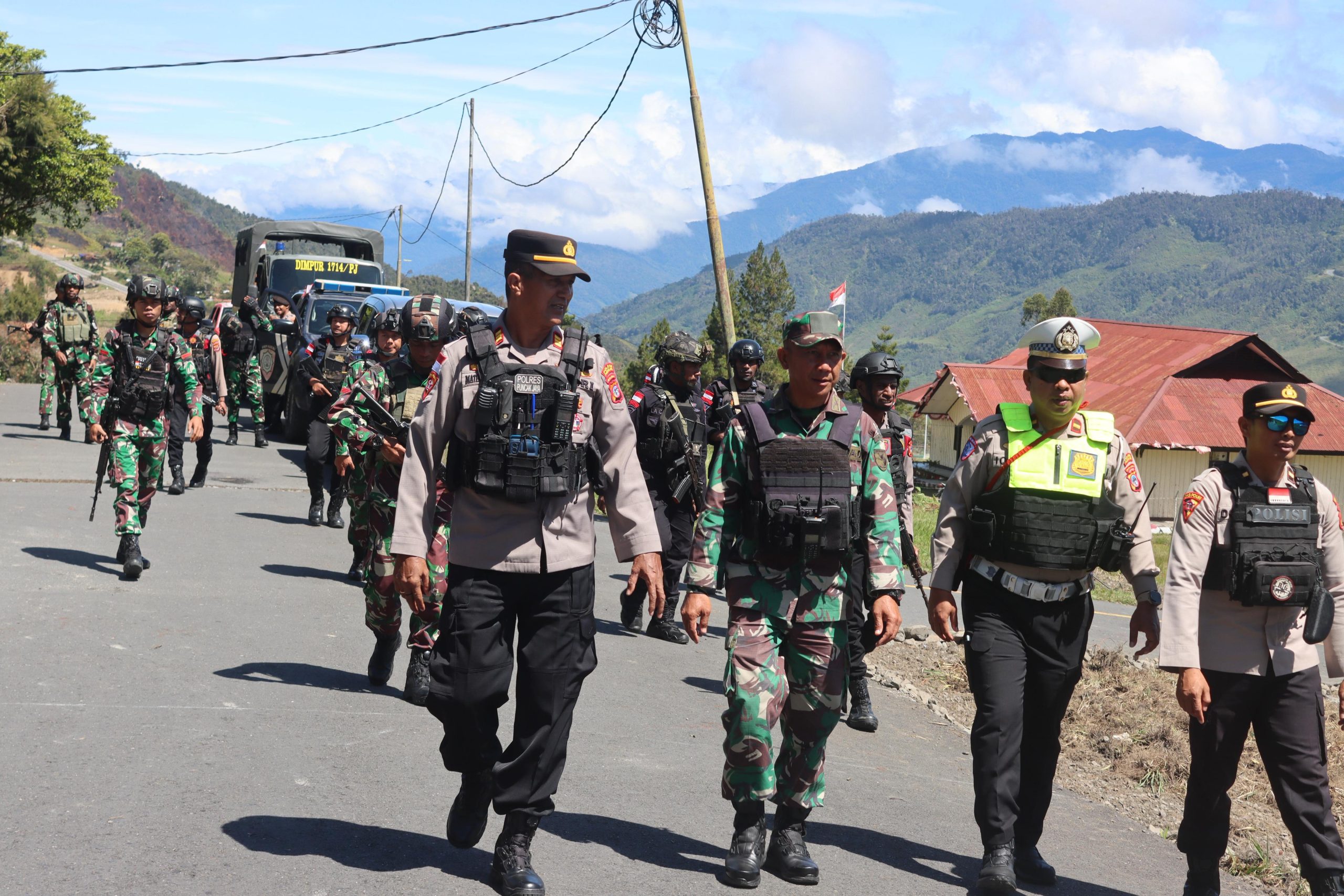 Pastikan Sitkamtibmas Tetap Aman Kondusif, TNI-POLRI di Kab. Puncak Jaya Gelar Patroli Gabungan Skala Besar
