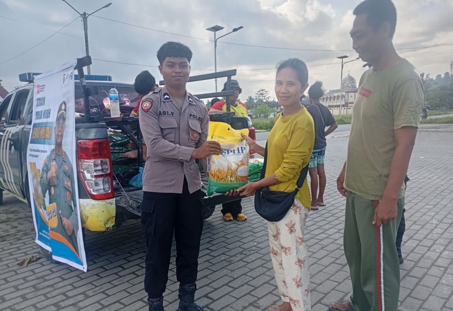 Kapolsek Sarmi Kota Kembali Gelar Pasar Murah di Pasar Sentral Mararena dan Wilayah Kota Sarmi