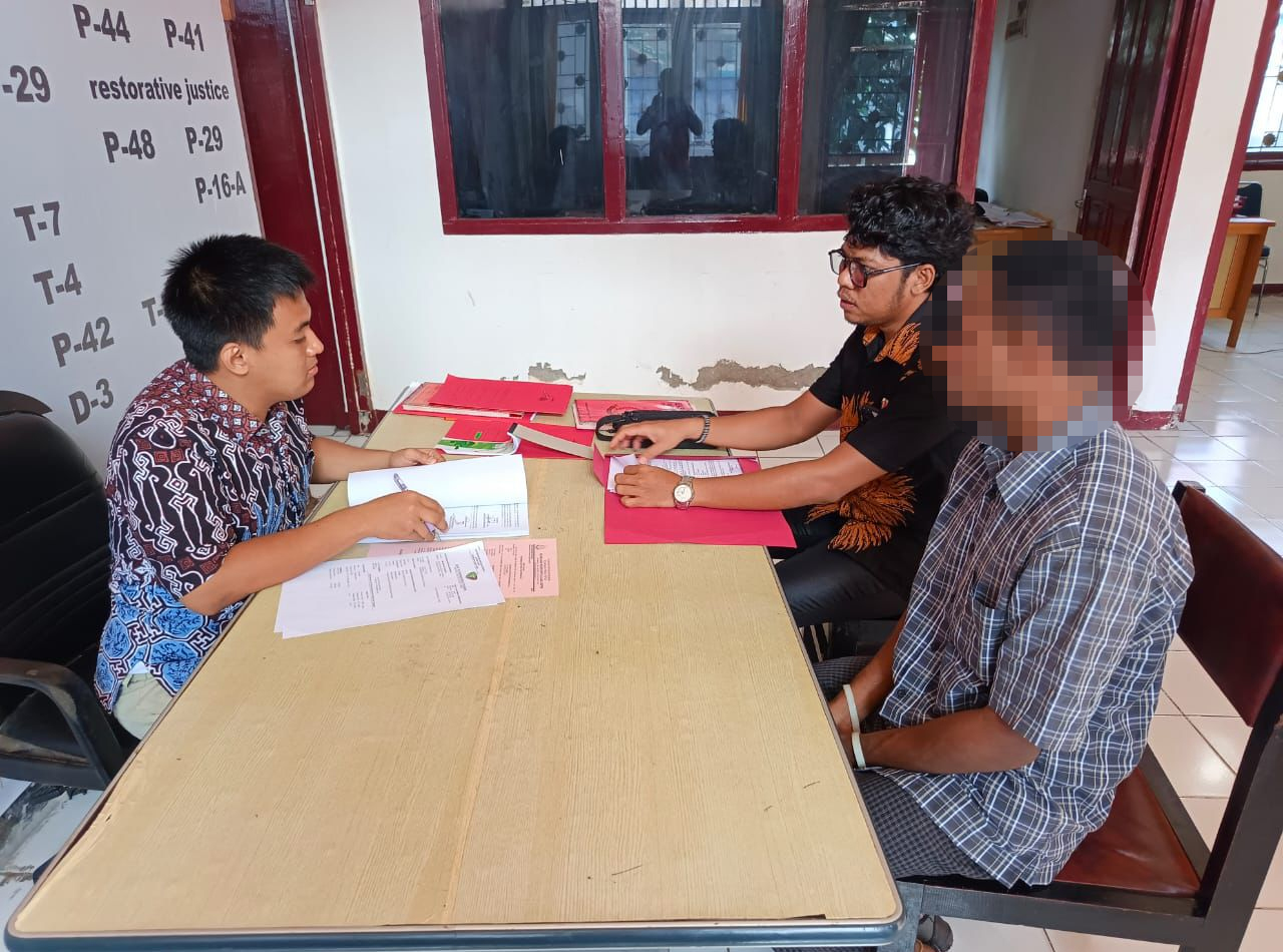 Sat Reskrim Polres Waropen Serahkan Tersangka Beserta Barang Bukti Ke Kejaksaan Negeri Kepulauan Yapen