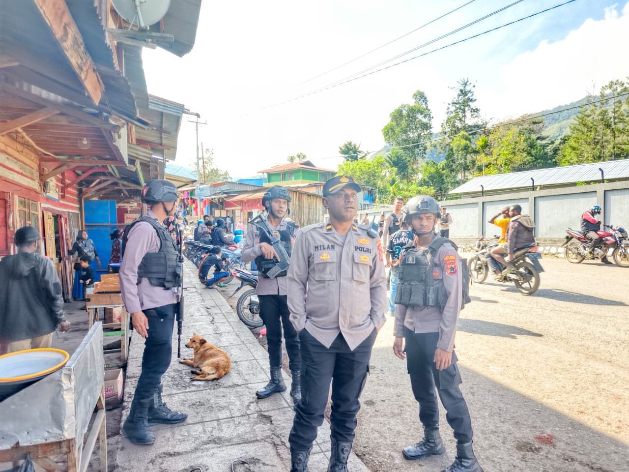 Tim Regu III Laksanakan Patroli Jalan Kaki di Seputaran Kota Karubaga