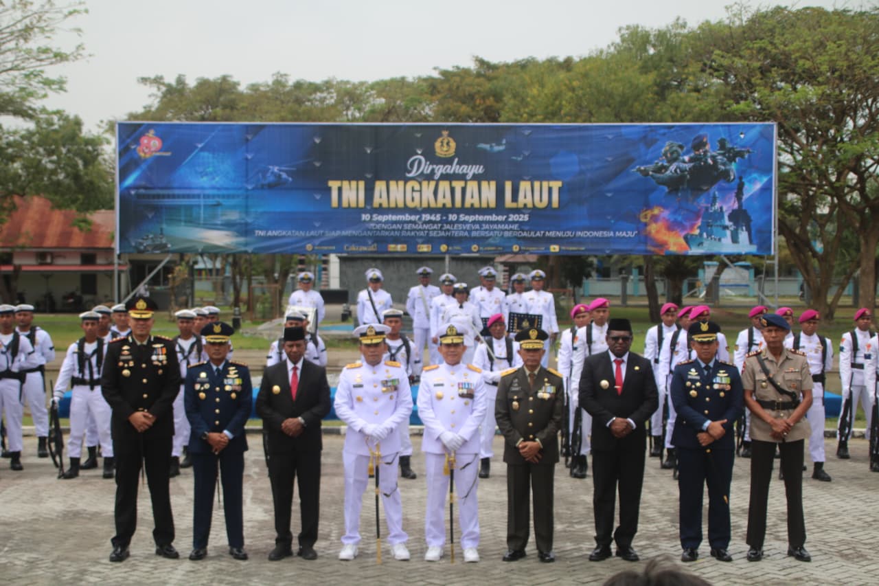Kapolres Merauke Hadiri Upacara HUT TNI AL ke-80 di Merauke