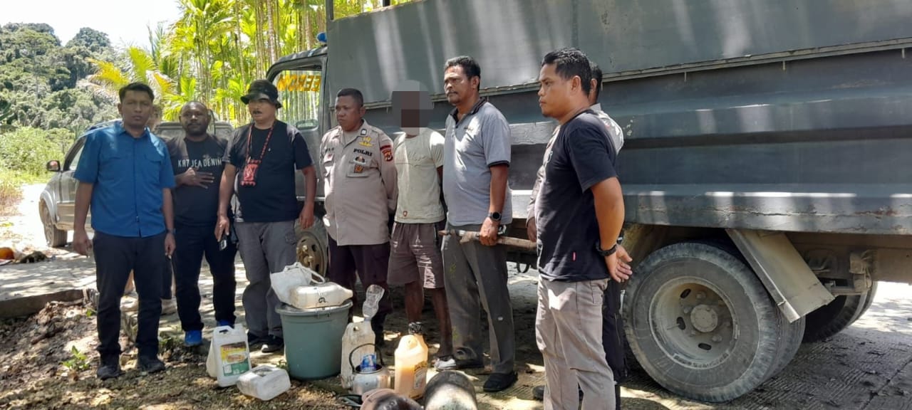 Polres Keerom Tindak Tegas Peredaran Miras Lokal, 5 Orang Dan Barang Bukti Diamankan