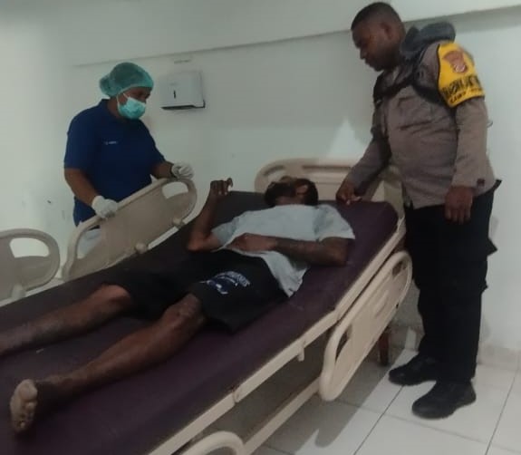 Peduli Warga, Bhabinkamtibmas Polres Keerom Dampingi ODGJ ke Rumah Sakit Jiwa
