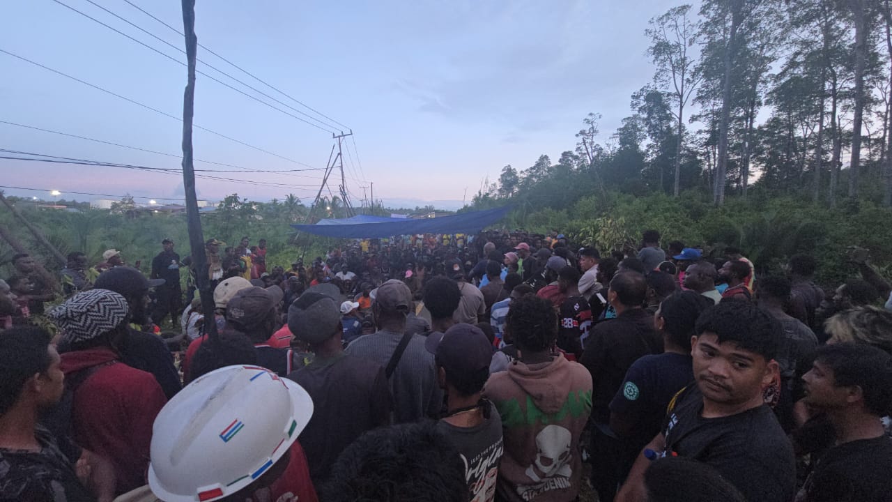Polres Mimika Kerahkan Personel bubarkan pemalangan di Pelabuhan Pomako