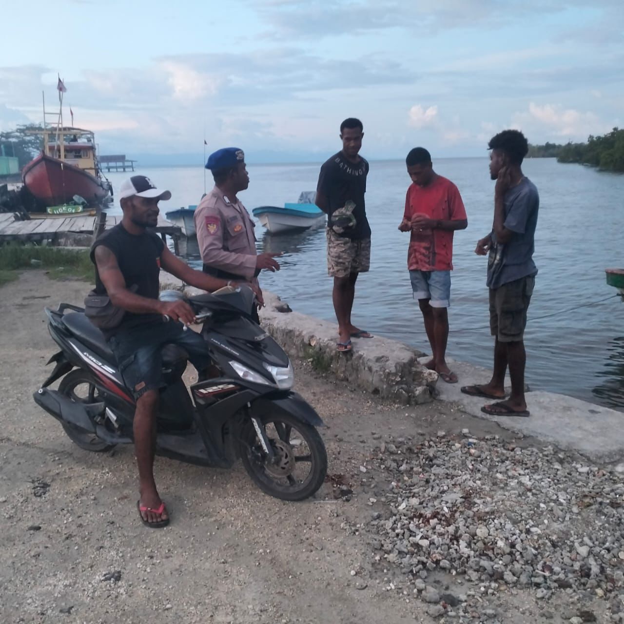 Antisipasi Cuaca Ekstrim, Satuan Polairud Polres Waropen Himbau Masyarakat Untuk Jaga Keselamatan Saat Di Laut