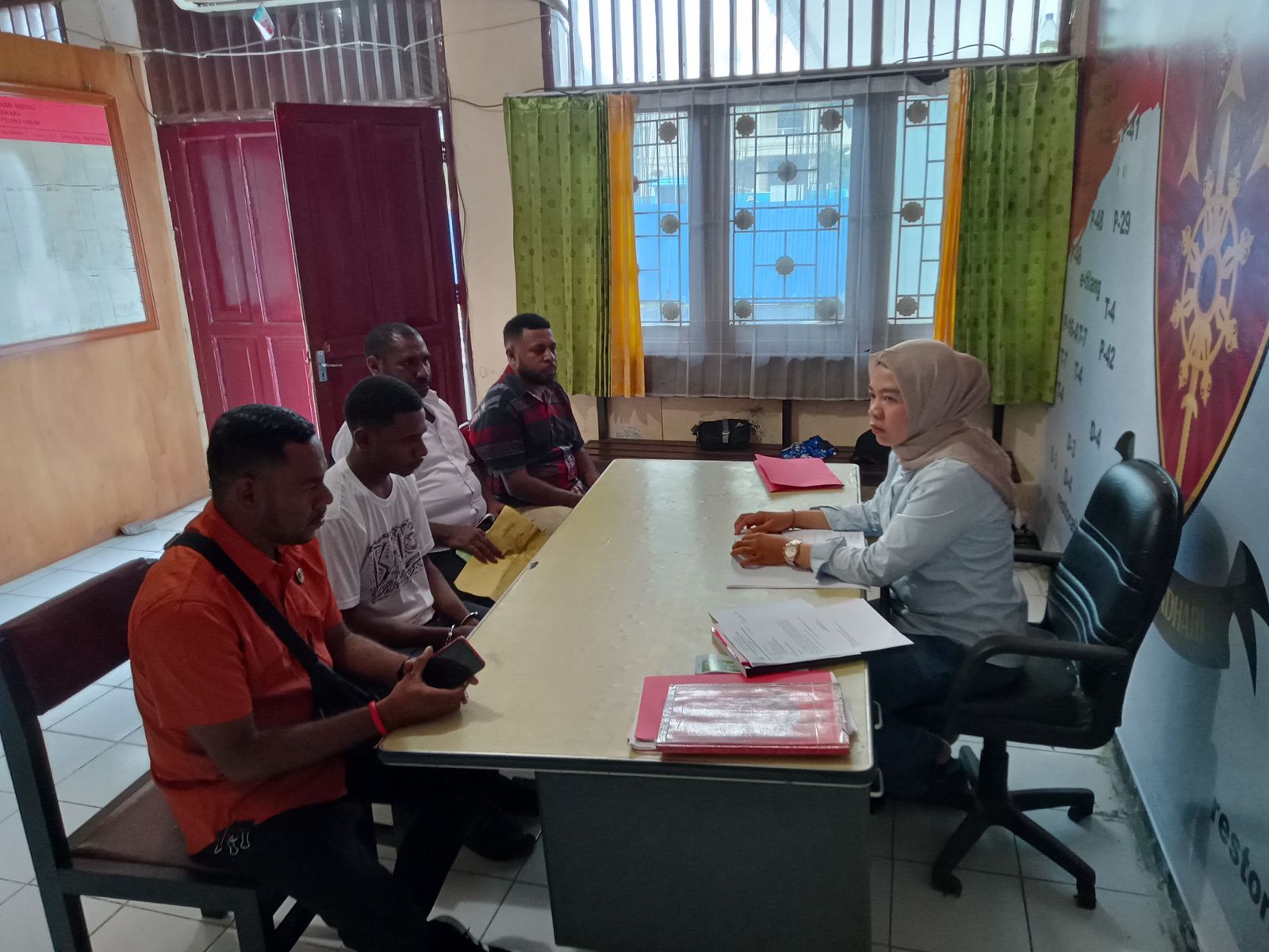 Tahap II, Polres Waropen Serahkan Tersangka dan Barang Bukti Kasus Pencurian Komputer ke JPU