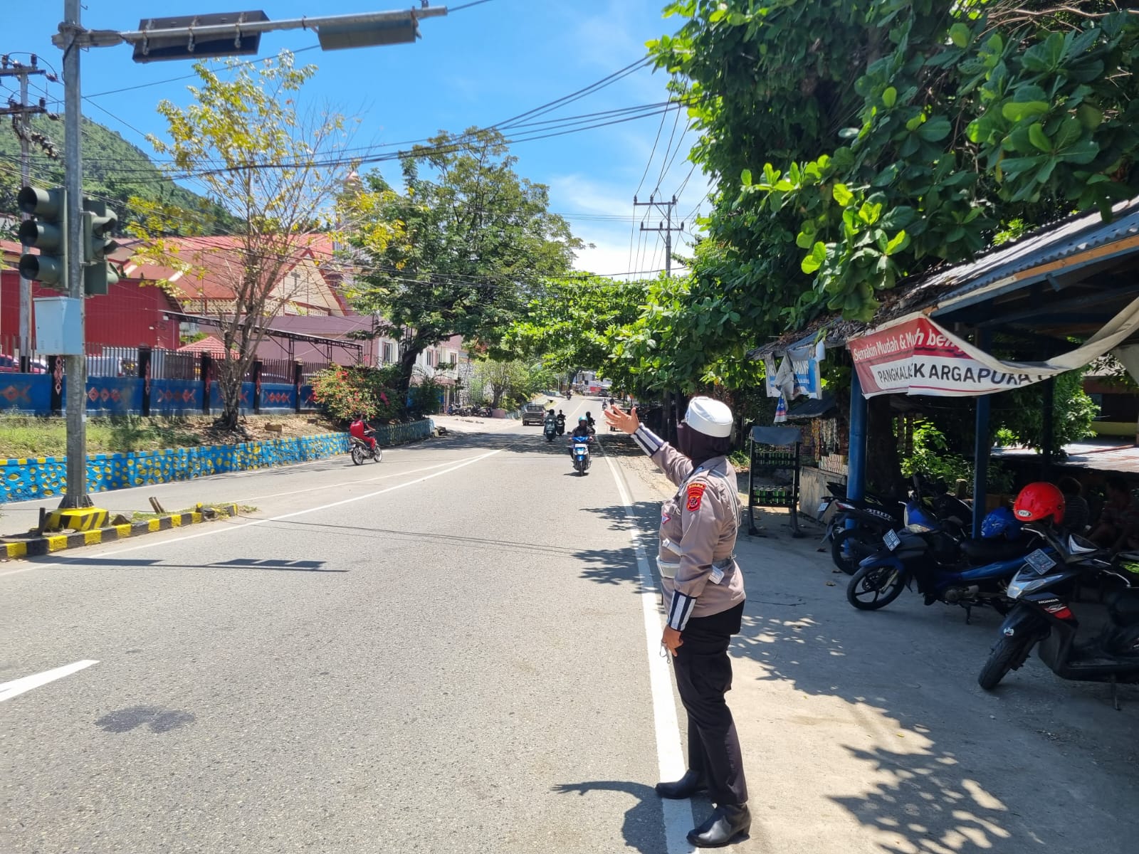 Ditlantas Polda Papua Laksanakan Program “Polantas Menyapa” Melalui Patroli Pinang Biru