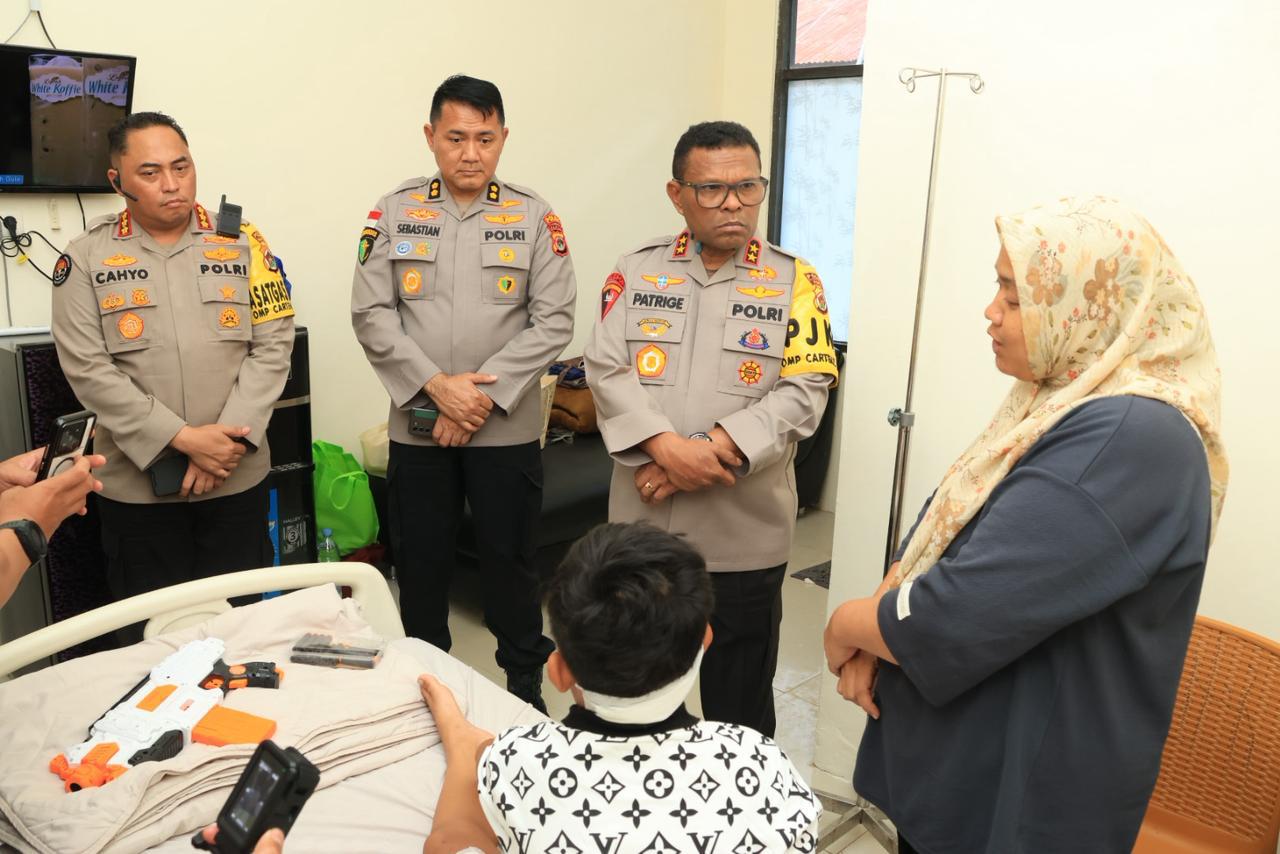 Kapolda Papua Kunjungi Korban Kerusuhan Yalimo di RS Bhayangkara Jayapura