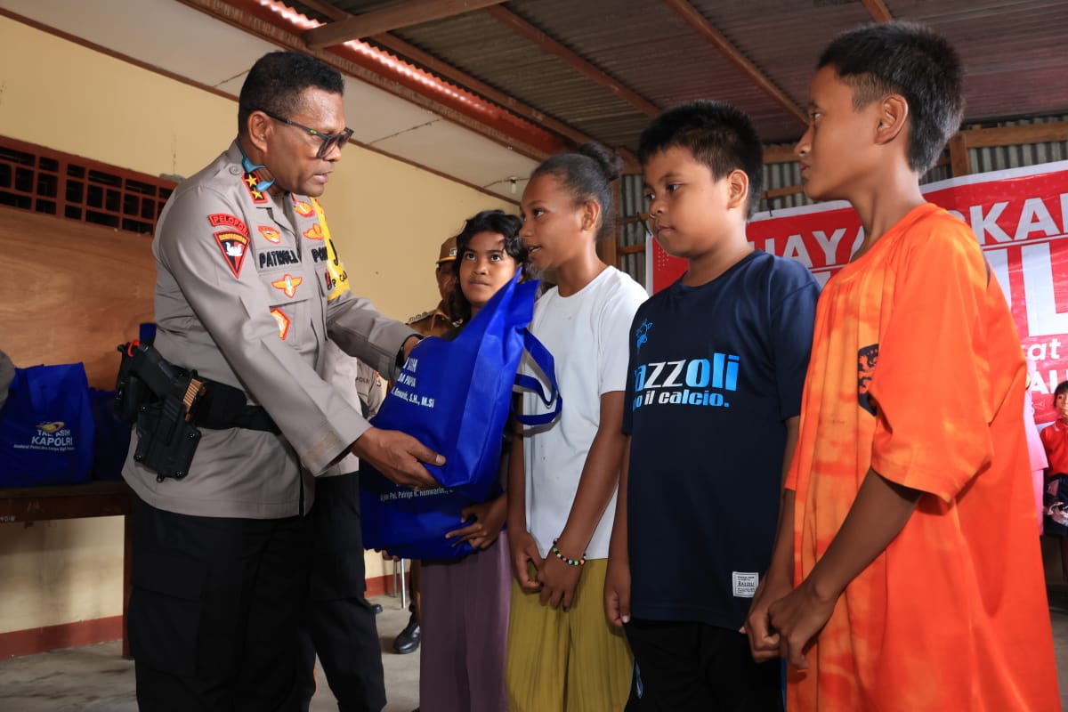 Kapolda Papua Tinjau Langsung Pasca Kerusuhan di Kabupaten Yalimo, Salurkan Bantuan Kemanusiaan dan Trauma Healing