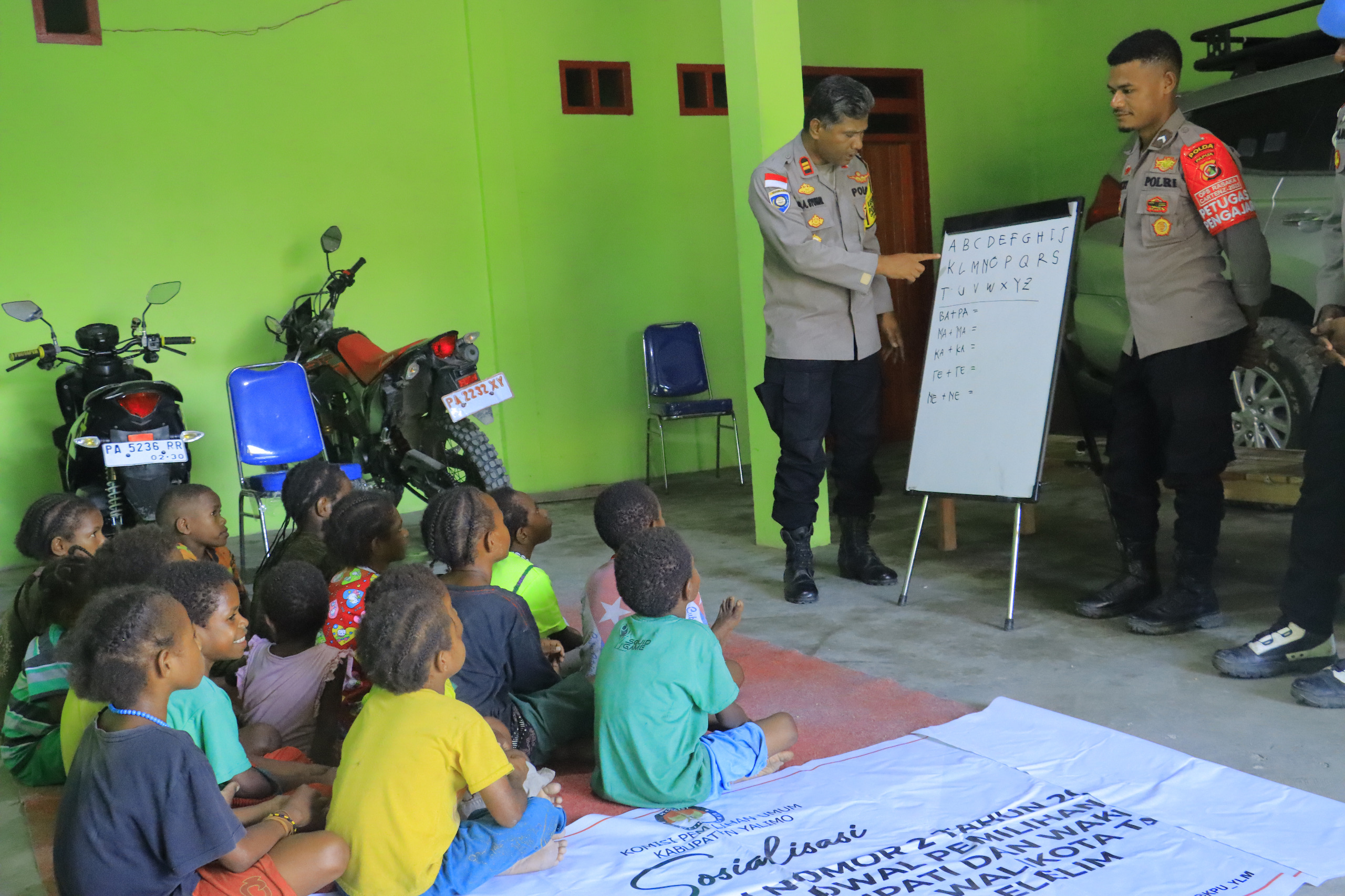 Sentuhan Edukasi Subsatgas Si-Ipar, Anak-anak di Distrik Elelim Belajar Menghitung dengan Ceria