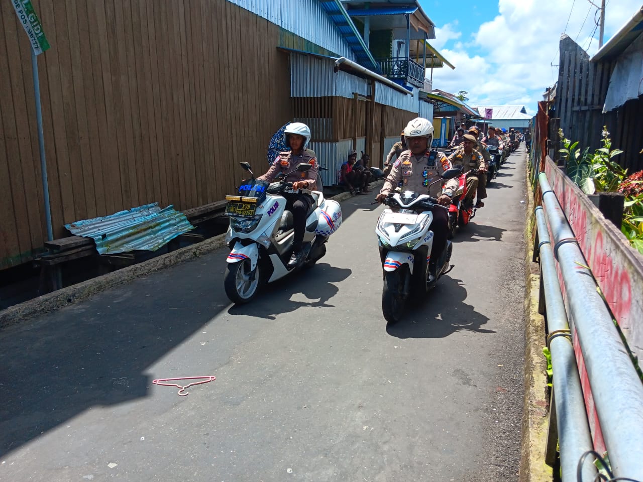 Polri – TNI dan Satpol-PP Laksanakan Patroli Show Off Force Di Kota Agats