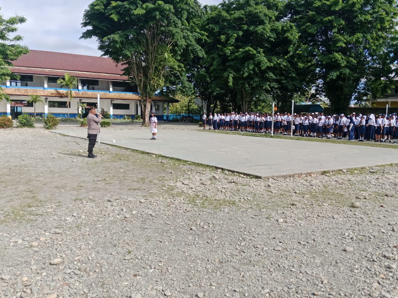Polsek Mimika Baru Gelar Penyuluhan Kamtibmas di SMPN 7 Timika, Tekankan Pencegahan Tawuran Pelajar