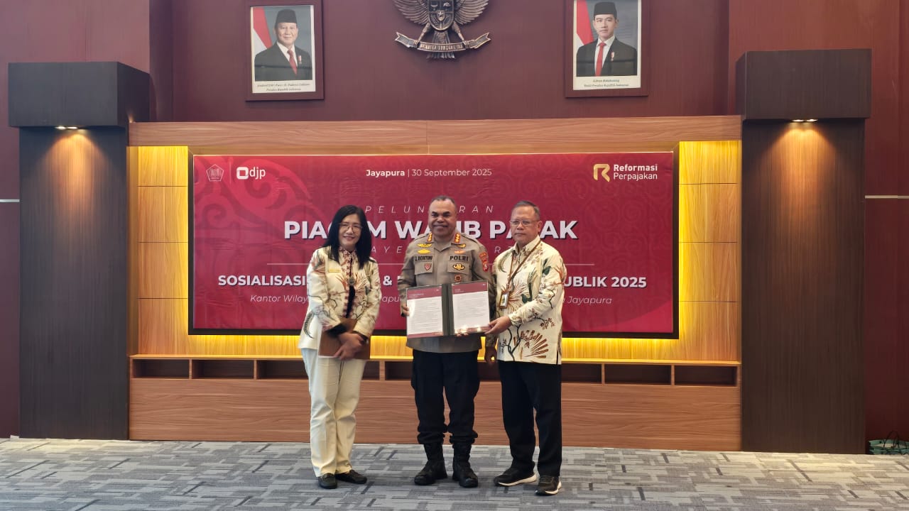 Polda Papua Terima Penghargaan dalam Peluncuran Piagam Wajib Pajak dan Sosialisasi Coretax 2025