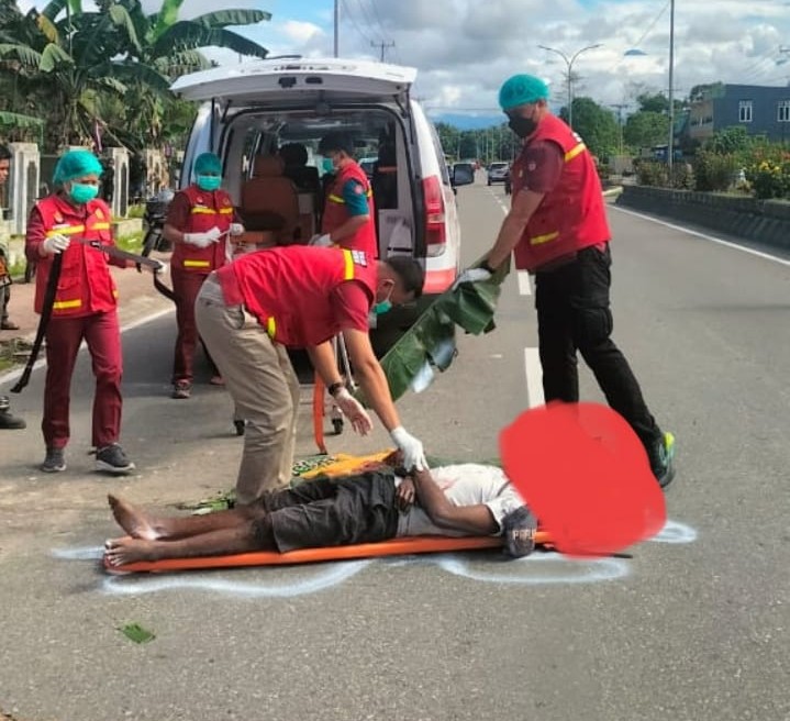 Satuan Lalulintas Polres Mimika Tangani Kecelakaan Lalu Lintas yang Mengakibatkan Korban Meninggal Dunia di Jl. Cenderawasih SP3 Mimika