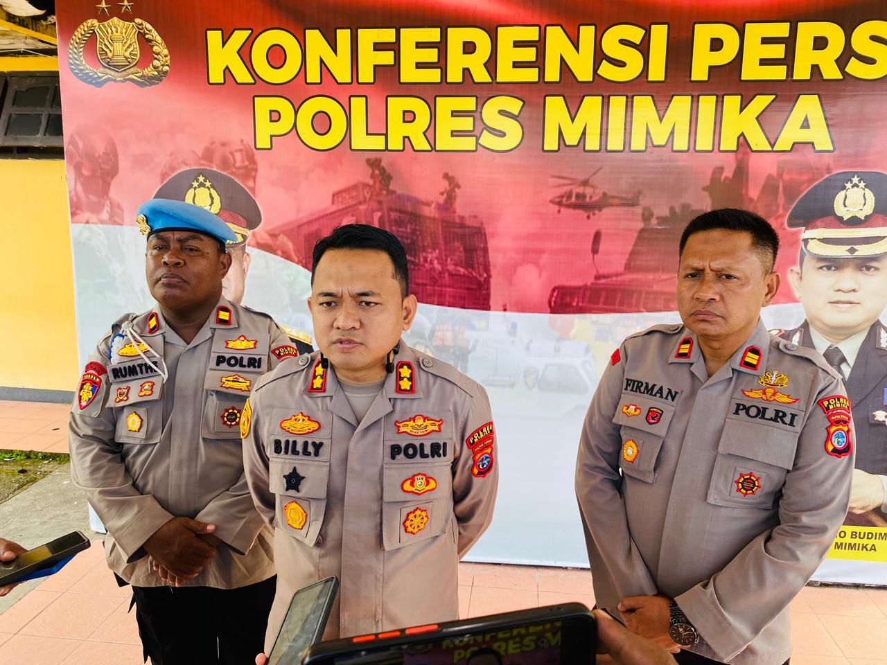 Kapolres MImika Jumpa Pers Tentang  Tanggapan Adanya Vidio Viral Anggota Polsek Tembagapura Gunakan Mobil Operasional Untuk Taksi Gelap