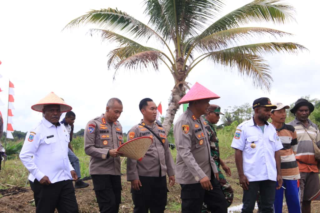 Kapolres Nabire Hadiri Penanaman Jagung Serentak, Dukung Swasembada Pangan 2025