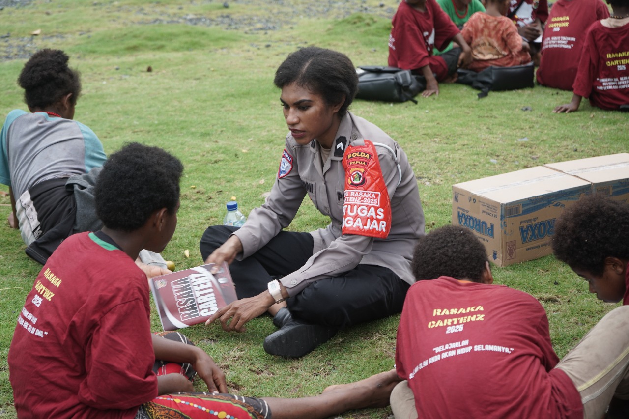 Subsatgas Si-Ipar Polres Jayapura Gelar Kegiatan Pembelajaran bagi Anak-Anak dan Warga