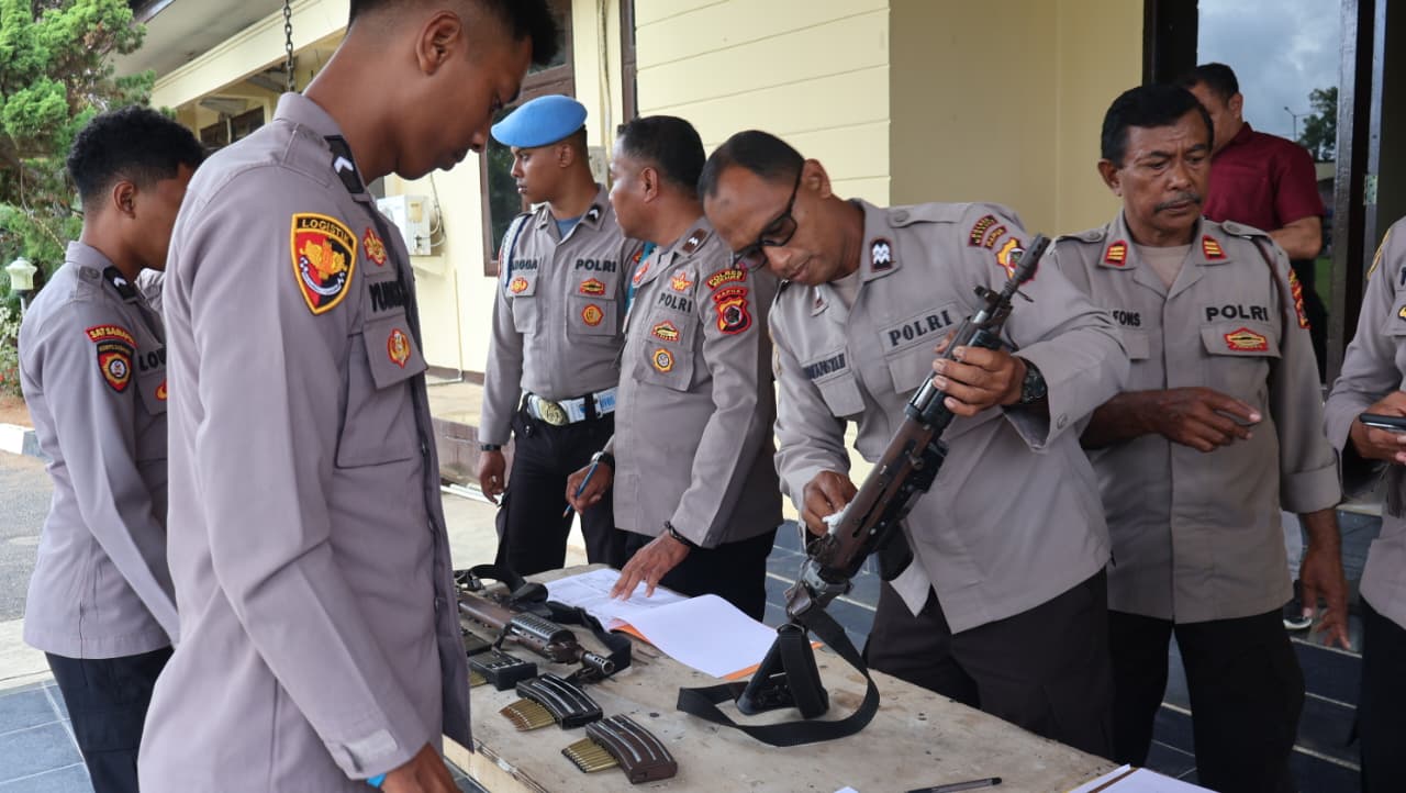 Personel Bag Log dan Sie Propam Polres Merauke Lakukan Pemeriksaan Inventaris Senpi