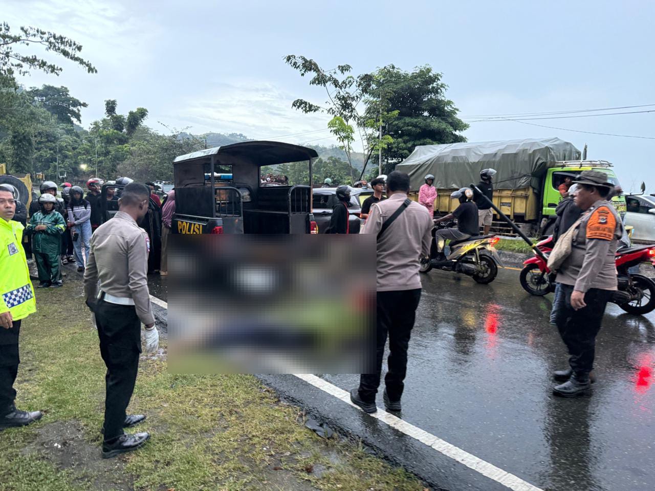 Kecelakaan Lalu Lintas Ganda di Jalan Poros Sentani – Abe, Satu Pelajar Meninggal Dunia