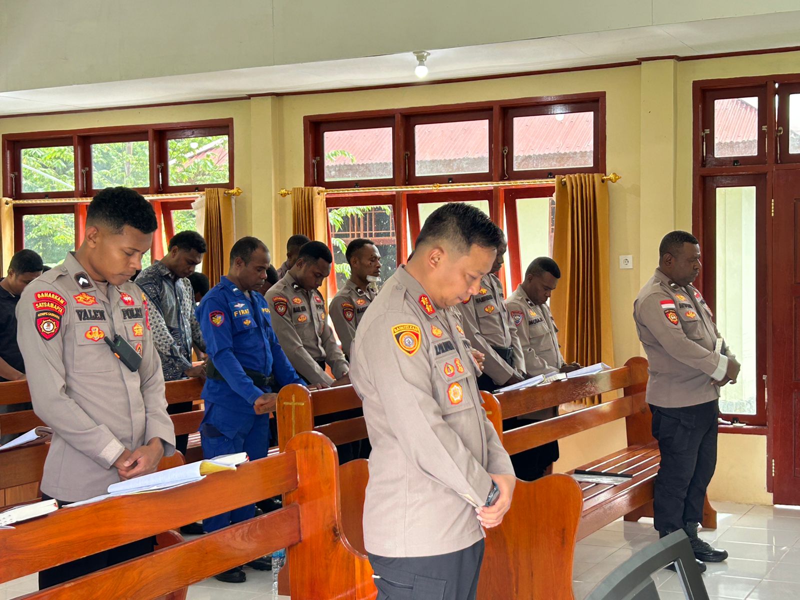 Kapolres Sarmi Bersama PJU dan Personel Ikuti Binrohtal, Perkuat Iman dan Integritas Anggota