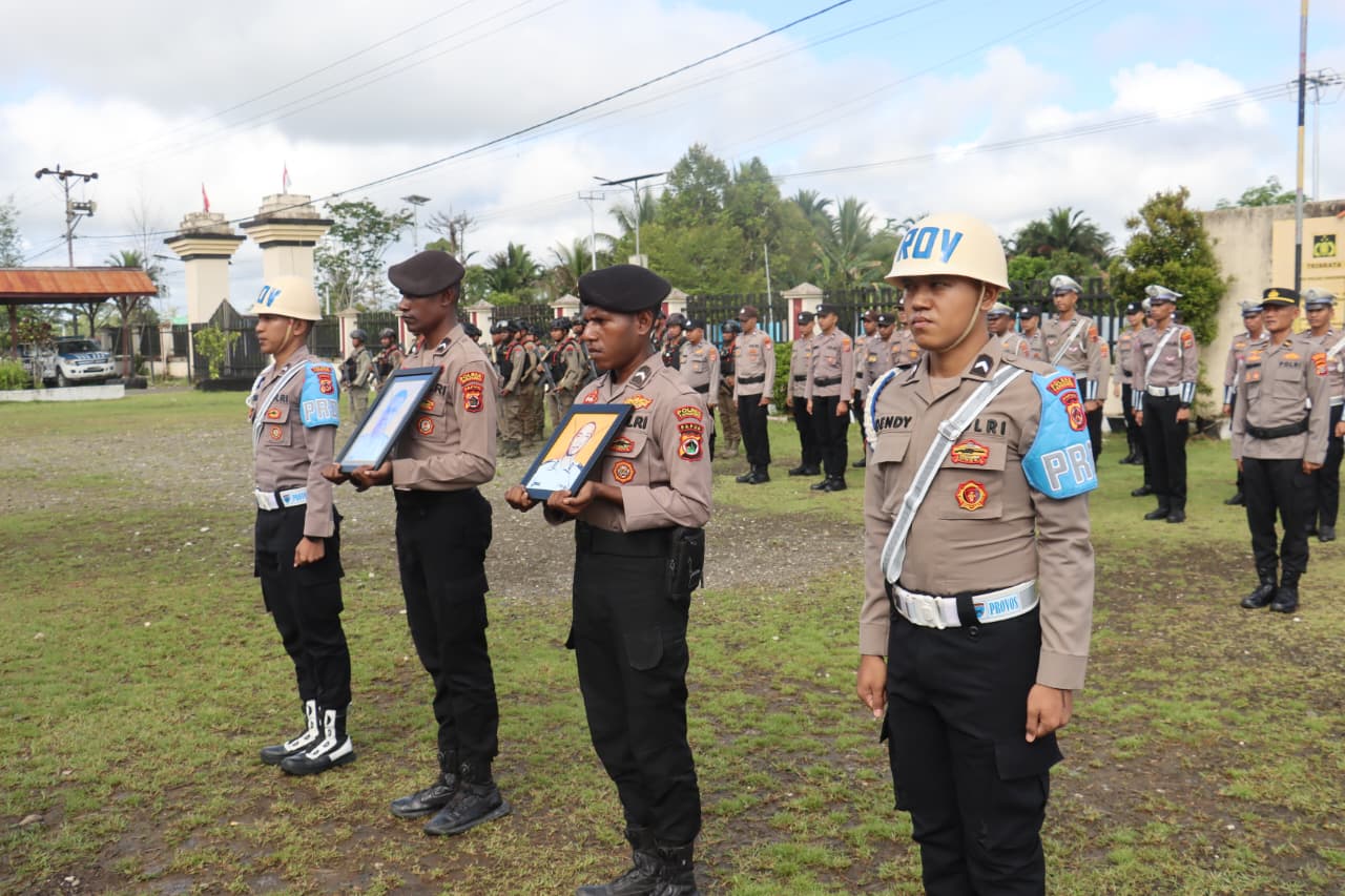 Kapolres Yahukimo Pimpin Upacara PTDH Terhadap Dua Personel yang Langgar Kode Etik Polri