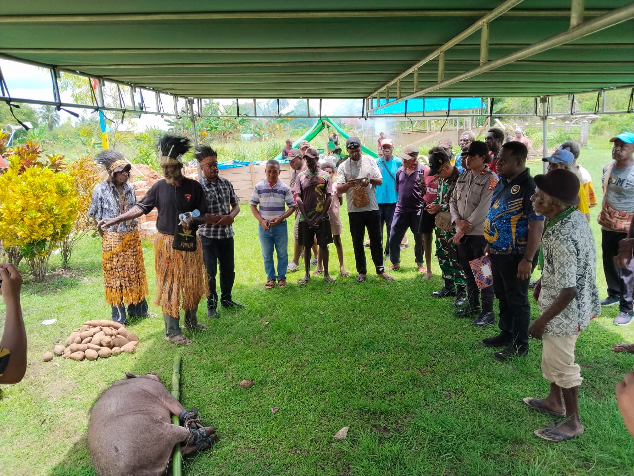 Prosesi Adat Pembukaan Sasi di Kampung Sota, Bukti Kearifan Lokal Jaga Kedamaian Perbatasan