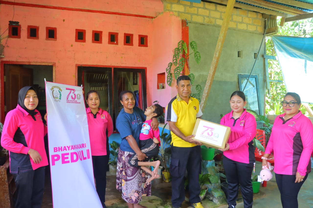 Sentuhan Kasih Bhayangkari Supiori untuk Anak Berkebutuhan Khusus di Momen HKGB ke-73