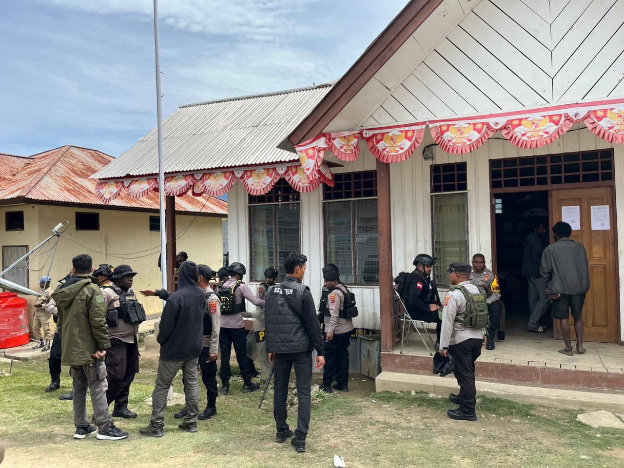 Hari Pertama Penyaluran Dana Desa Tahap I di Tolikara Berjalan Lancar dan Kondusif