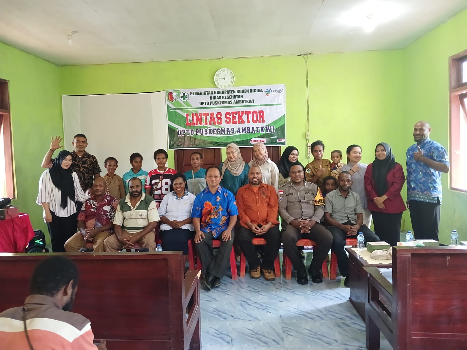 Bhabinkamtibmas Kampung Kanggewot Hadiri Kegiatan Lintas Sektoral UPTD Puskesmas Ambatkwi