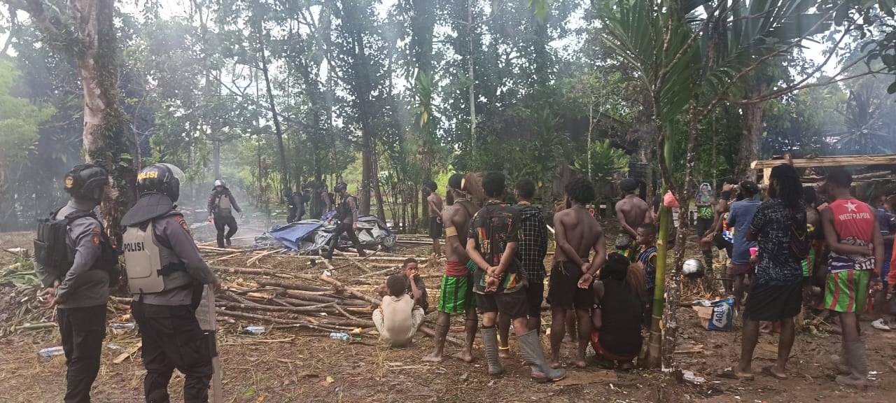 Polres Mimika Merespon dan Menindak Tegas Terhadap Aksi Saling Serang di Kwamki Narama