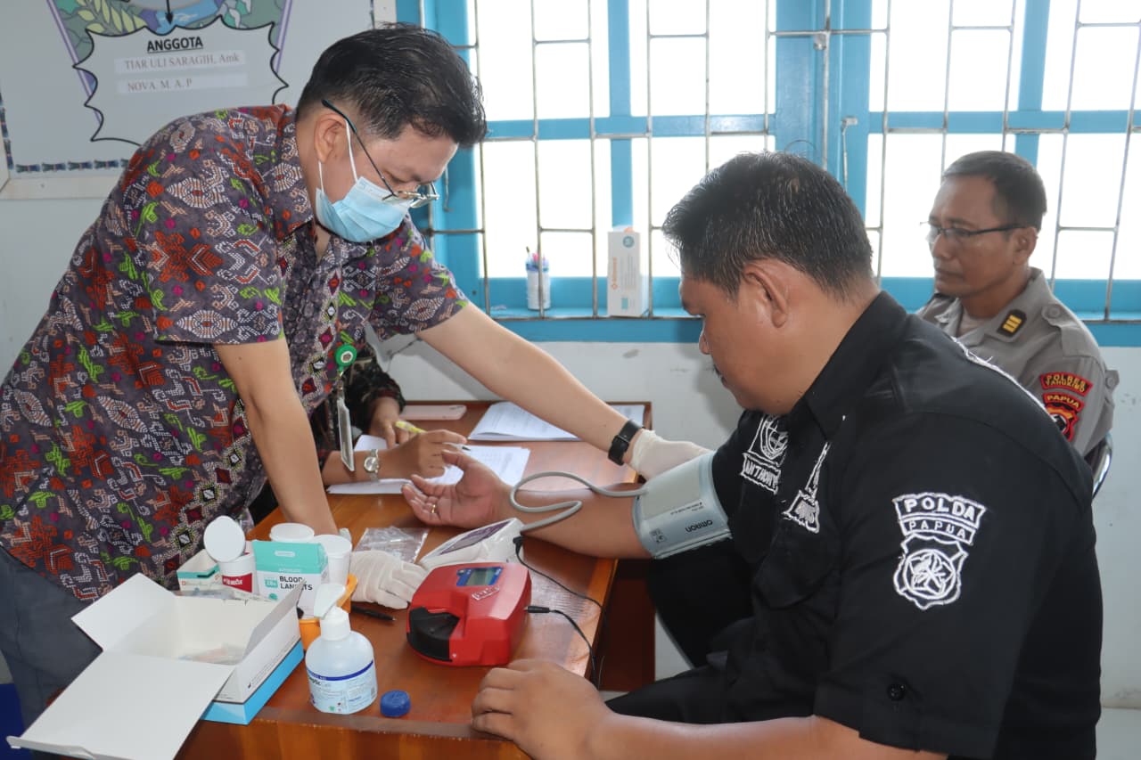 Polres Yahukimo Gelar Donor Darah dalam Rangka HUT Humas Polri ke-74