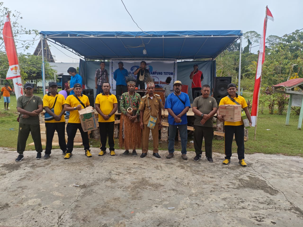 Semarak HUT Kampung Tetom Jaya, Waka Polsek Bonggo Ikut Gerak Jalan Santai