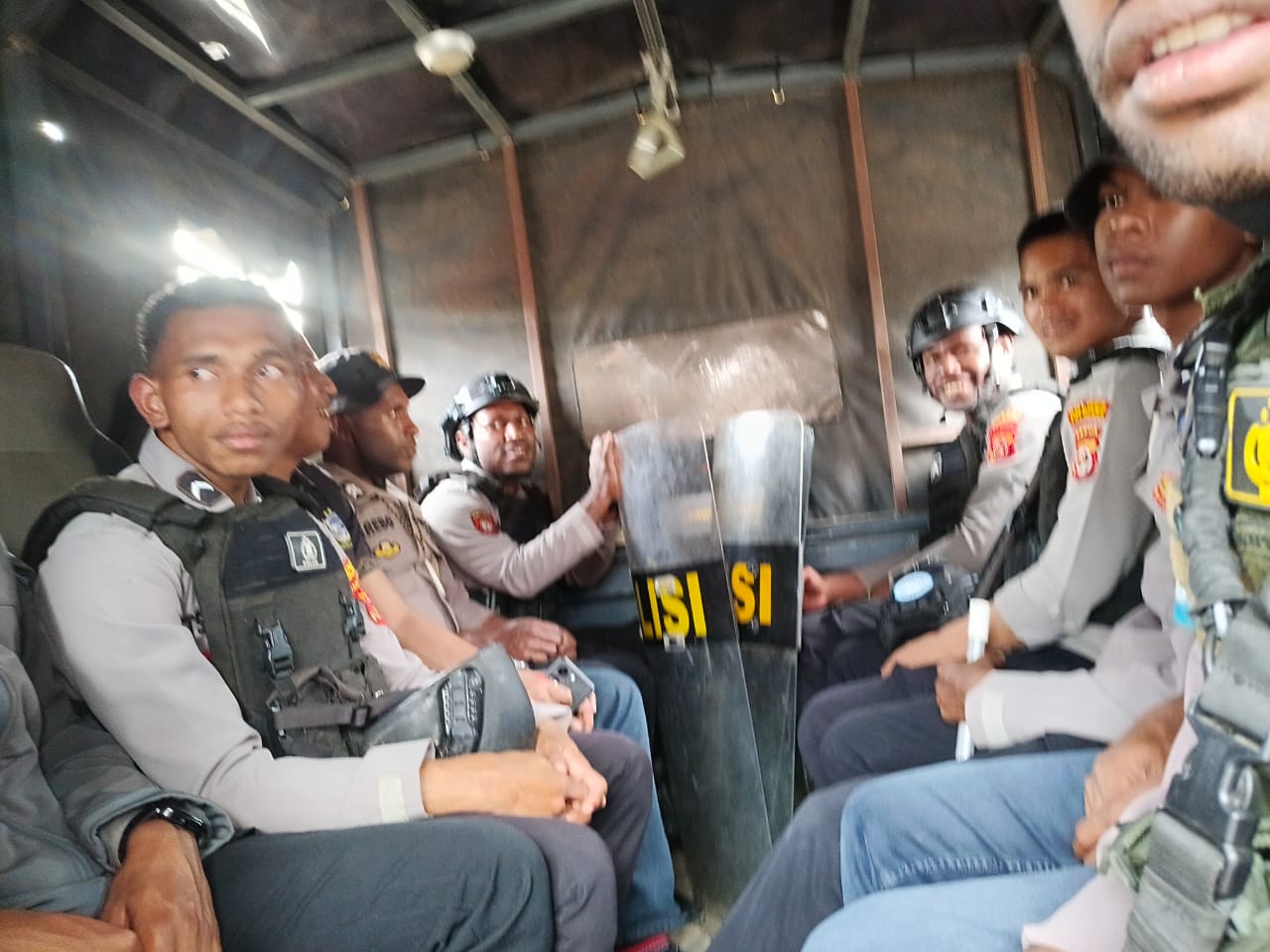 Memasuki Hari Ke – 12 Penyaluran Dana Kampung Di Kab. Tolikara, Polres Tolikara Gelar Patroli Seputaran Kota Karubaga Untuk Ciptakan Situasi Kondusif