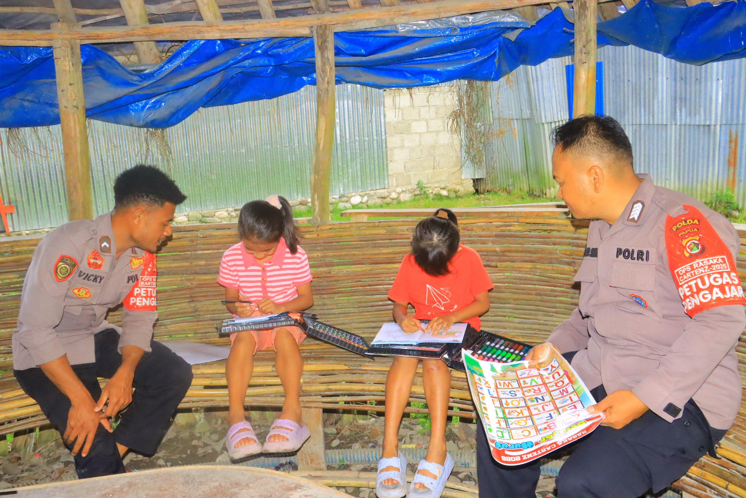 Operasi Rasaka Cartenz Dorong Pendidikan Dasar di Yalimo, Ajarkan Anak Membaca dan Menulis