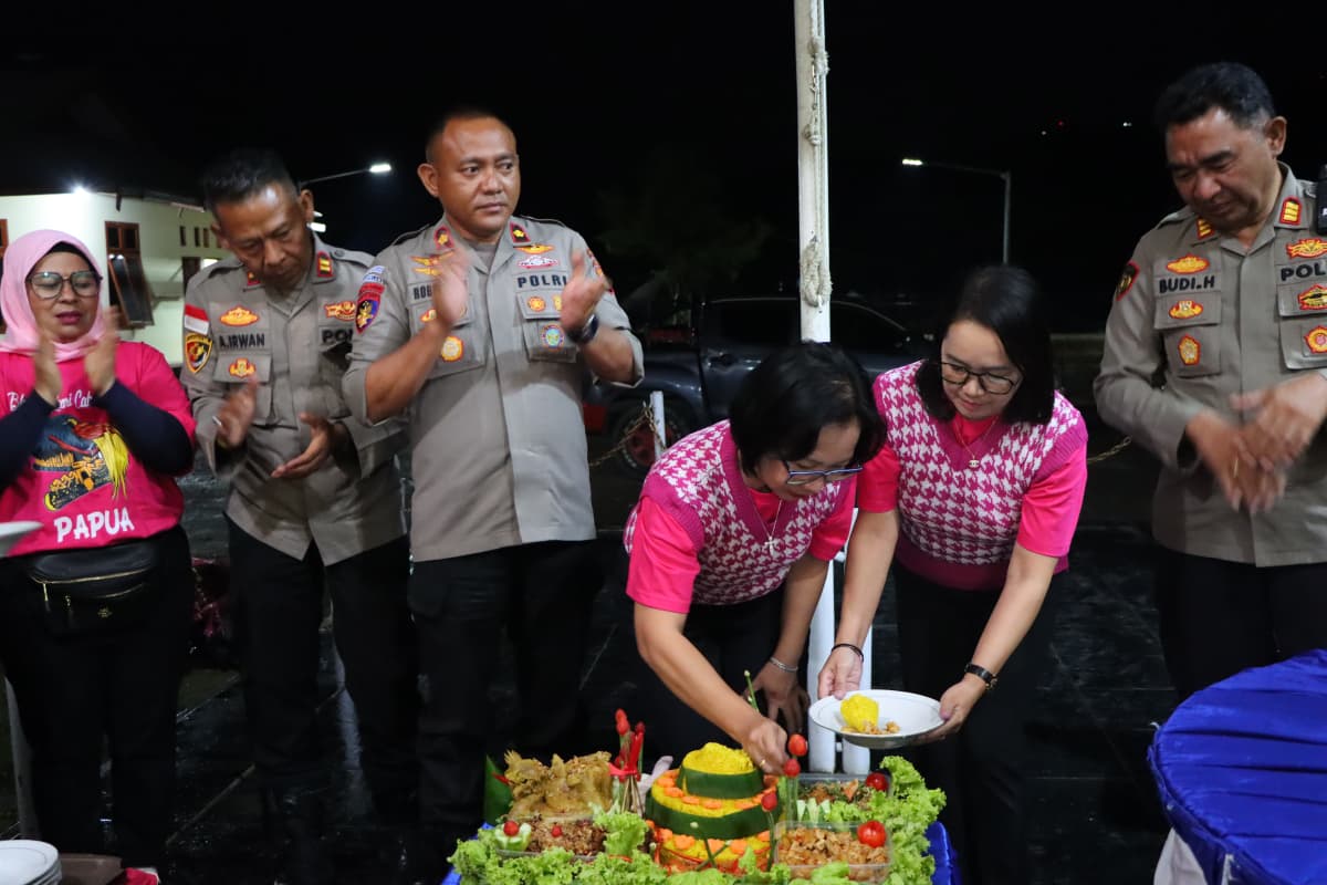 Syukuran HUT HKGB ke-73 Bhayangkari Cabang Tolikara Berlangsung Khidmat Dan Penuh Kekeluargaan