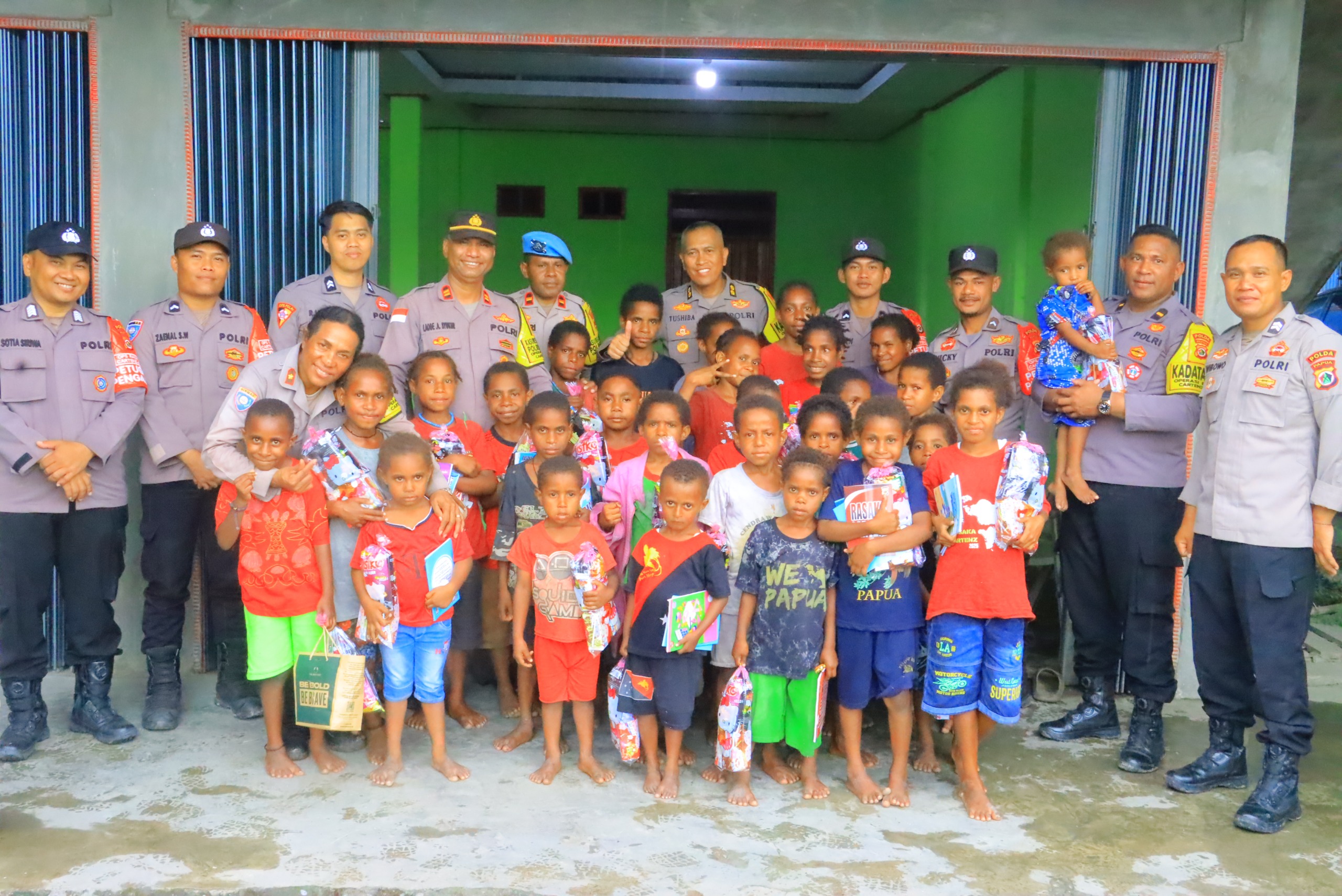 Kasatgas Si-Ipar Rasaka Cartenz Bangkitkan Semangat Belajar Anak-Anak Pedalaman Yalimo