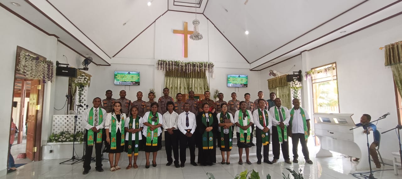 Menguatkan Iman dan Pelayanan, Polres Sarmi Ikuti Ibadah di GKI Diaspora Lembah Neidam