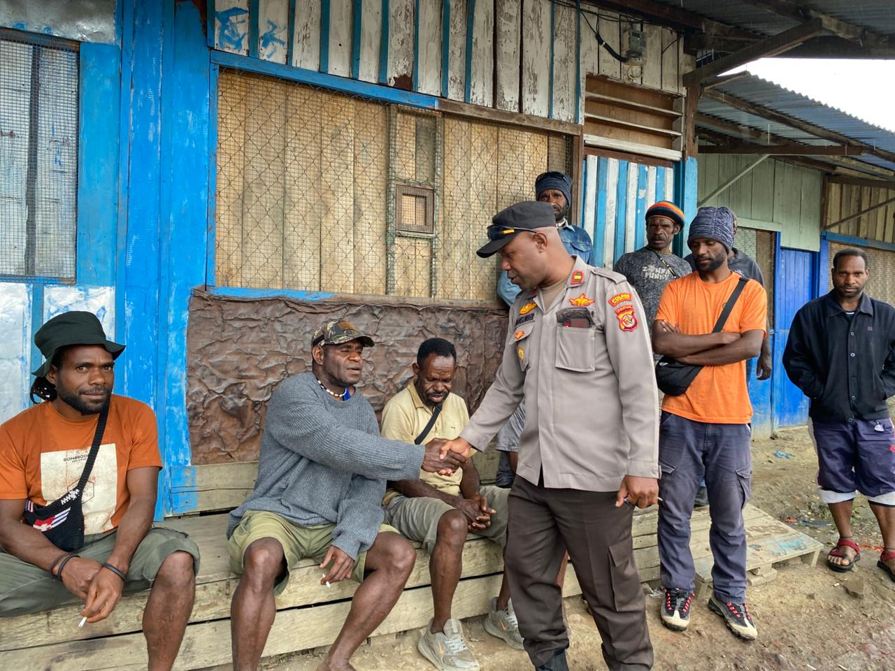 Tim Regu II Siaga Polres Tolikara Laksanakan Patroli Kamtibmas di Wilayah Karubaga