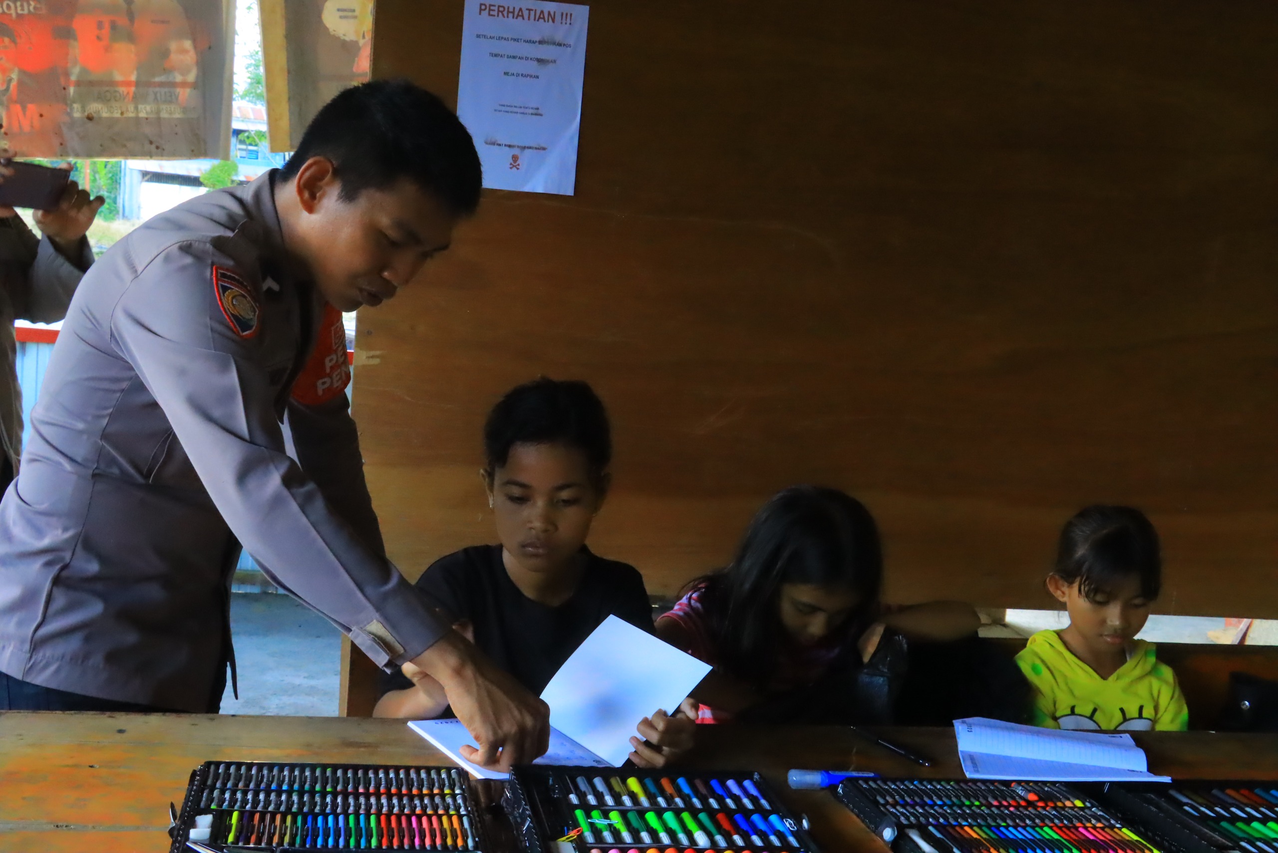 Subsasatgas Si-Ipar Rasaka Cartenz 2025 Beri Pendidikan Dasar bagi Anak-Anak Yalimo Pasca Kerusuhan