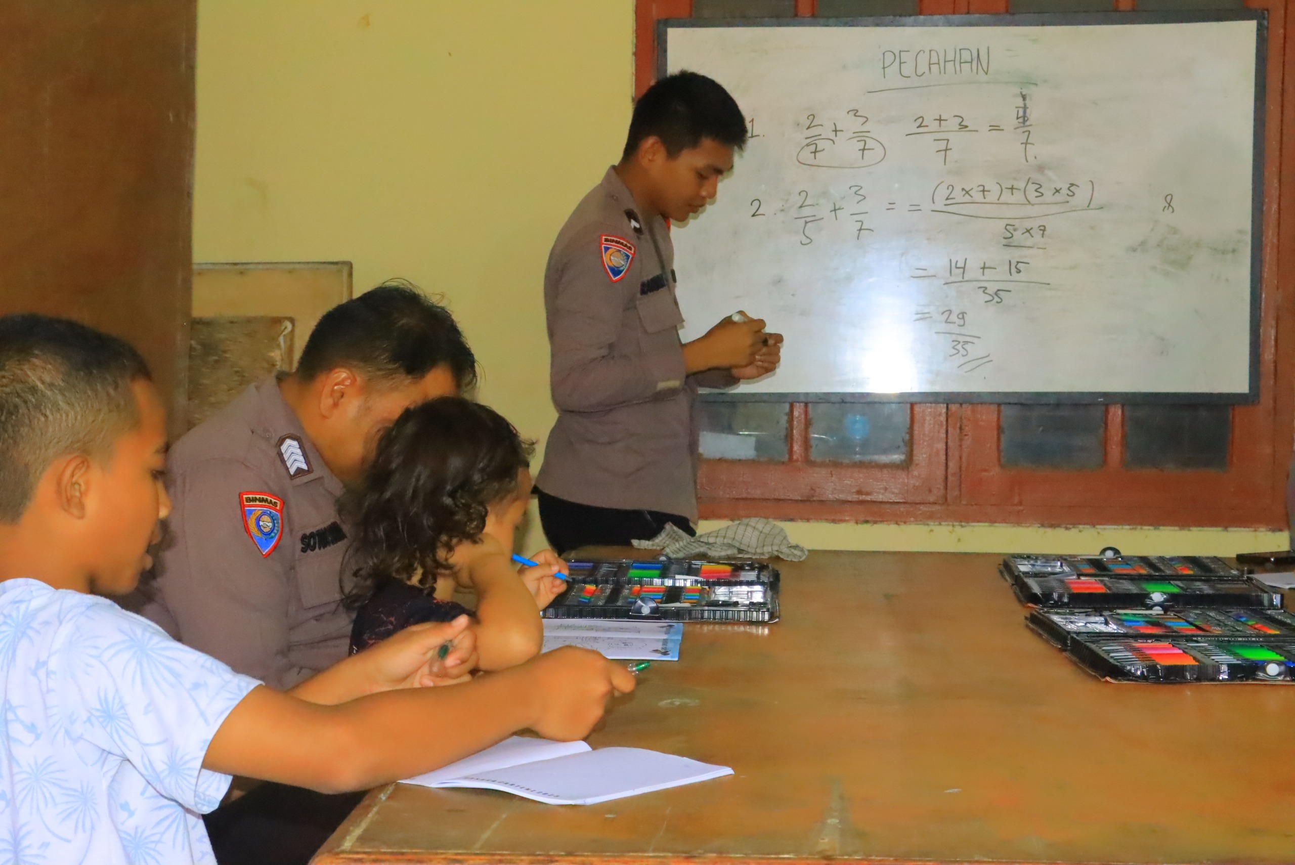 Satgas Si-Ipar Rasaka Cartenz Bangun Harapan Pendidikan Anak-Anak Yalimo Melalui Kegiatan Belajar Rutin