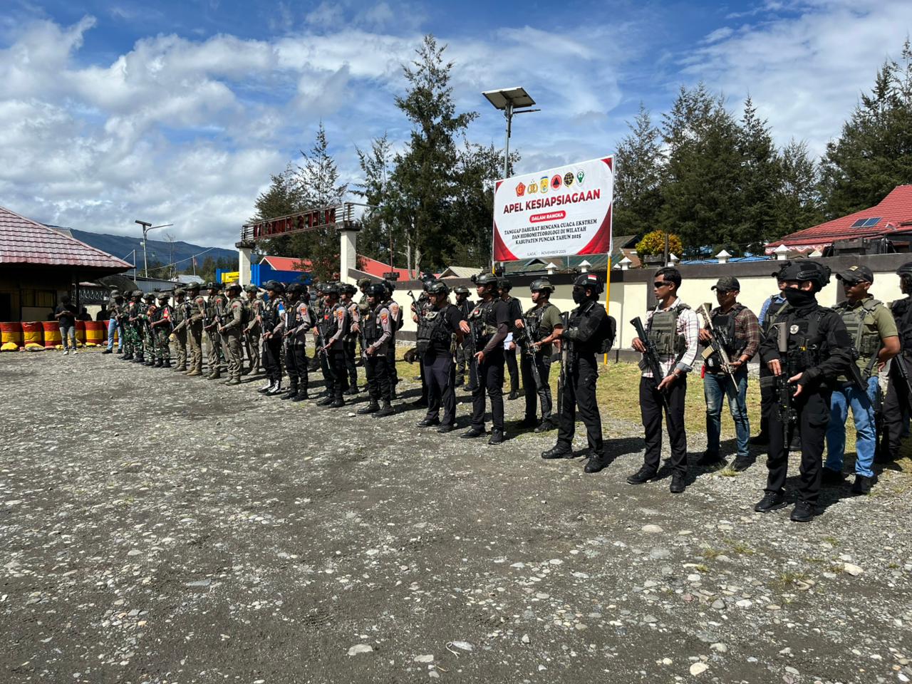 Apel dan Patroli Gabungan Digelar untuk Antisipasi Kamtibmas 1 Desember Serta Menyambut Gerbang Natal di Kabupaten Puncak